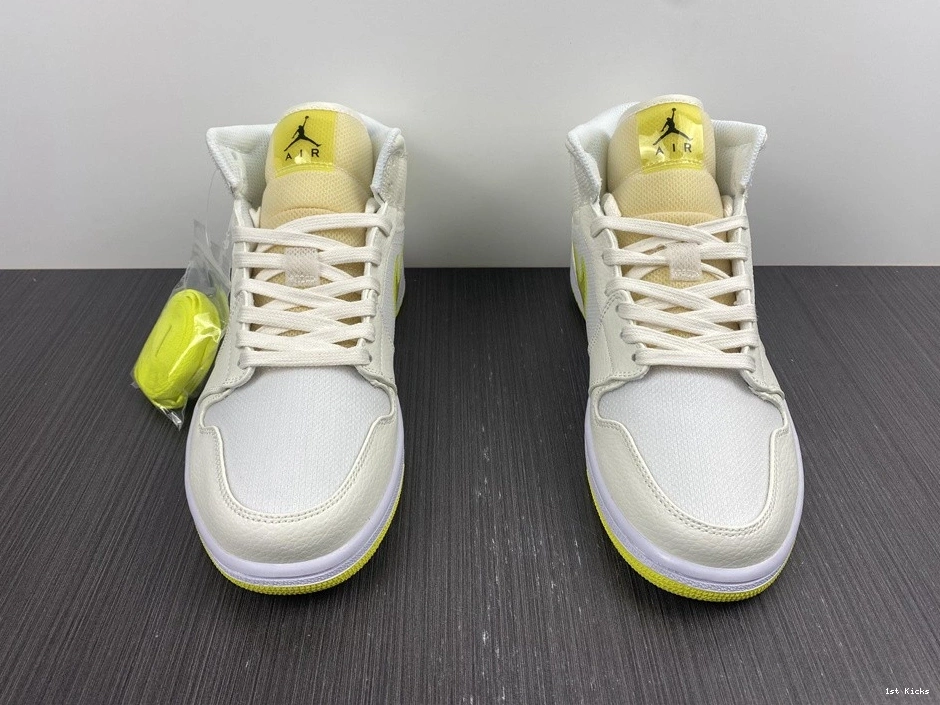 Jordan (W) - Mid Yellow SE Voltage 1 DB2822-107 1102
